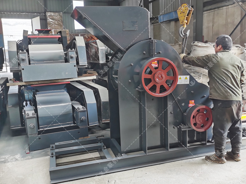 SCF800X800中型雙級粉碎機發往云南楚雄磚廠粉碎土和頁巖