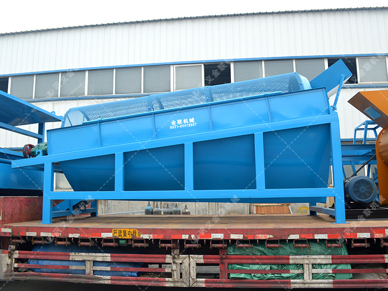 金礦石破碎生產(chǎn)線發(fā)貨圖片_雙級粉碎機,滾筒篩,脫水篩