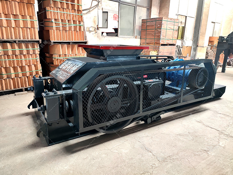 2PG610*400對輥破碎機發(fā)往湖北破碎鵝卵石