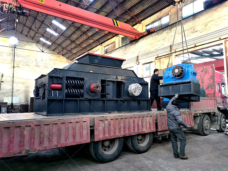 2PG1000X700對(duì)輥破碎機(jī)發(fā)往湖北恩施破碎鵝卵石