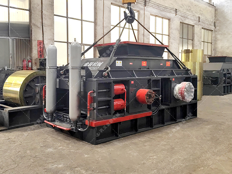 硅礦石對輥制砂機：180噸/時高效能，如何選擇實力廠家是關鍵