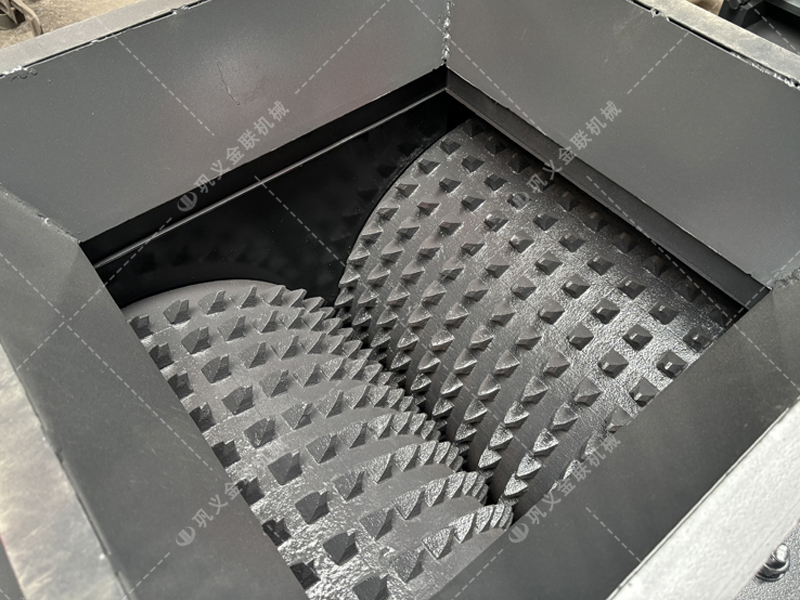 大塊煤矸石直接喂料會損壞設備？狼牙齒輥為何敢承諾'來者不拒'？