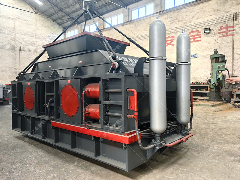 時產(chǎn)100噸和200噸的石灰石生產(chǎn)線，選擇的液壓對輥制砂機有何不同？